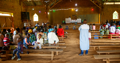 DRC church service image from Tearfund